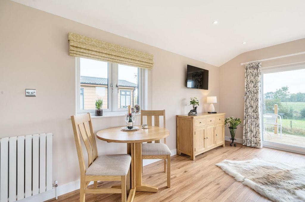 The Acorn Lodge