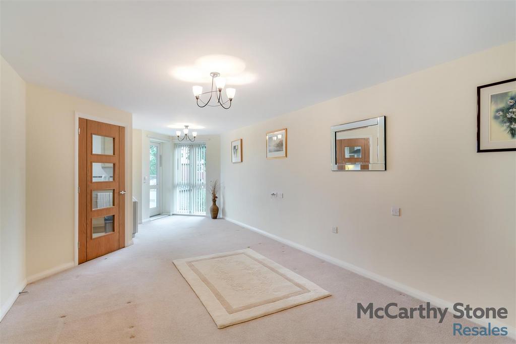 8657088-interior10.jpg