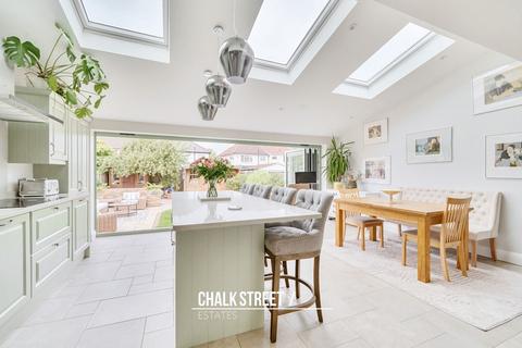 76 Lancaster Drive, Hornchurch, RM12 5ST