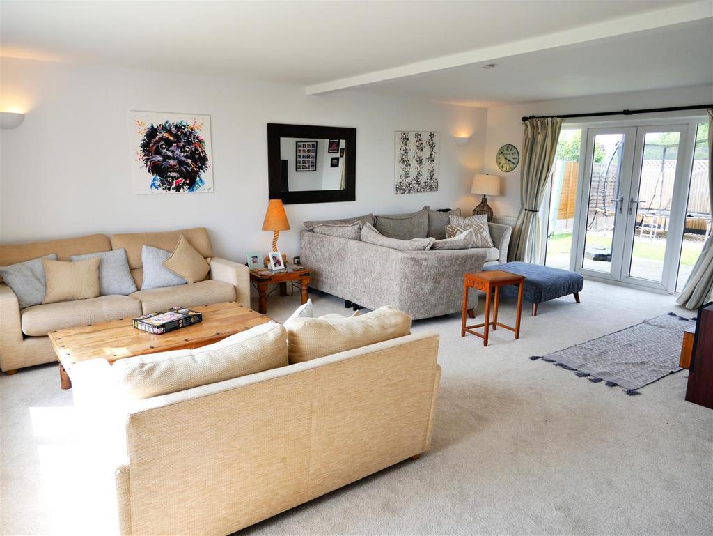 Dual aspect lounge