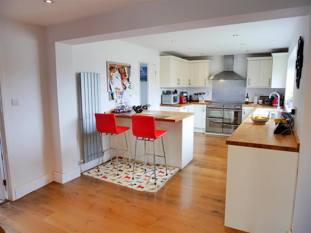 Fitted dining kitchen