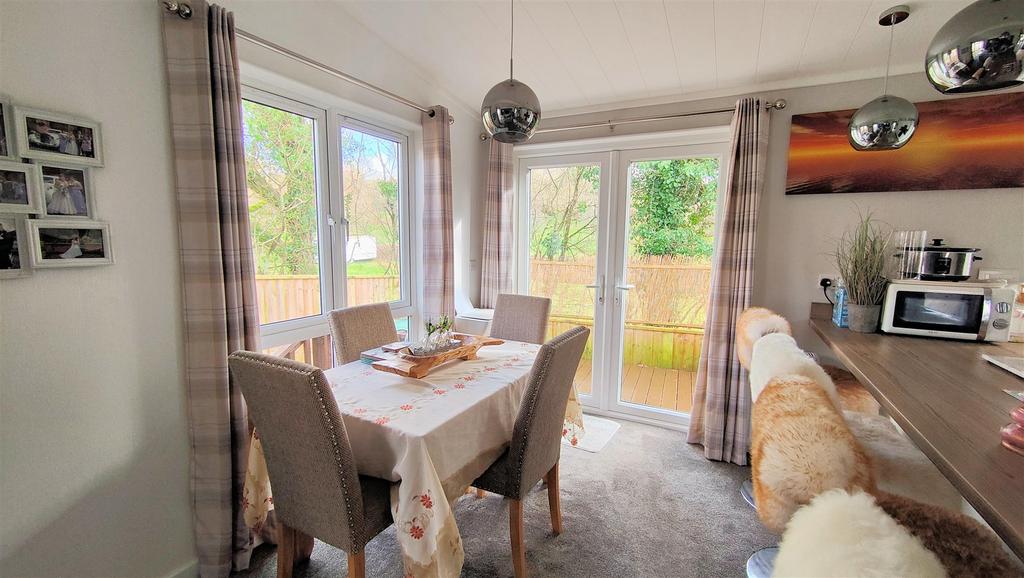 Dining area.jpg
