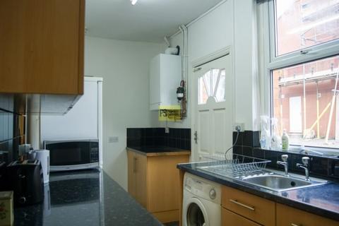 4 bedroom terraced house to rent, Dawlish Road, Birmingham B29