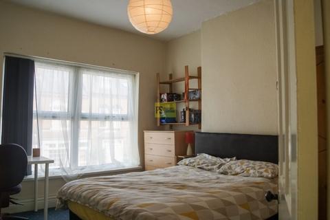 4 bedroom terraced house to rent, Dawlish Road, Birmingham B29