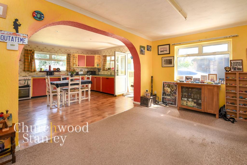 Dining (to Kitchen)