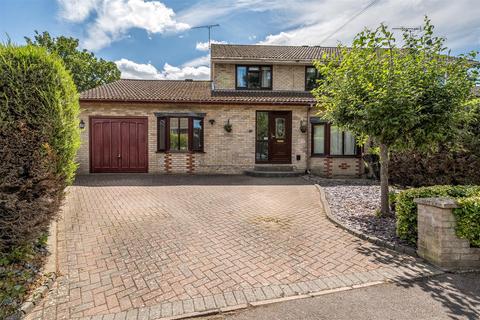 38 Ashfield Green, Yateley, GU46 6AL