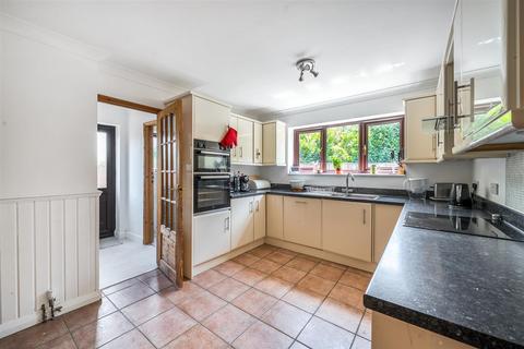 38 Ashfield Green, Yateley, GU46 6AL