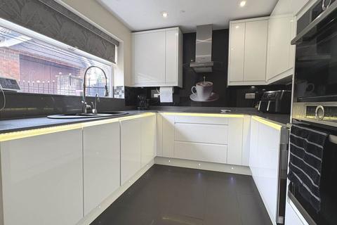 3 bedroom detached house for sale, Brotherdale Close, Royton