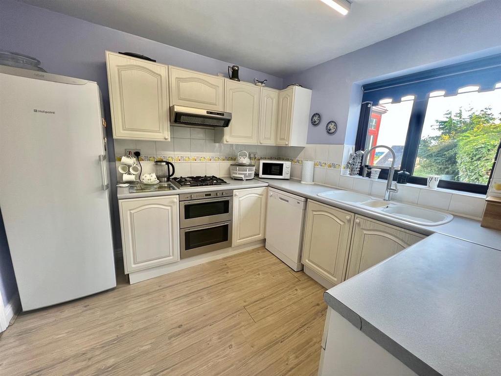 Kitchen2.jpg