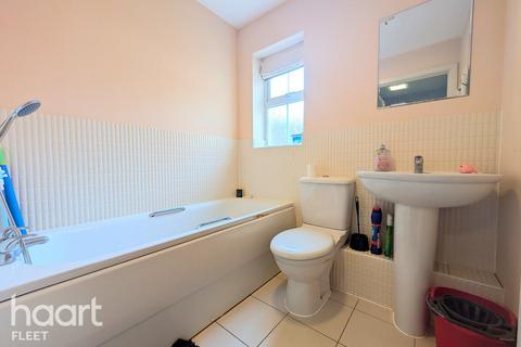 2 bedroom apartment to rent, Rykmansford Road, Fleet