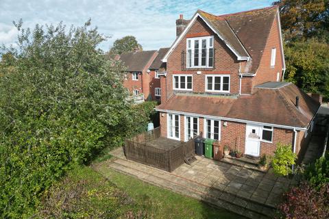 Smiths Field, Overton RG25