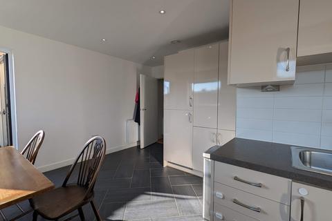 3 bedroom apartment for sale, at Bloore House, 6 Newberry Mews, London SW4