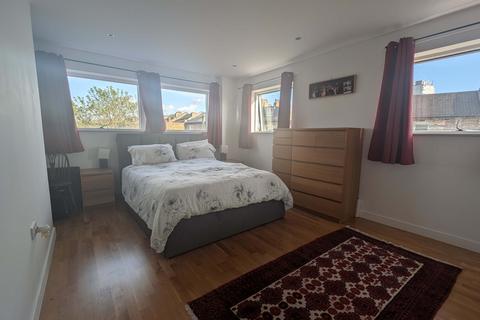 3 bedroom apartment for sale, at Bloore House, 6 Newberry Mews, London SW4