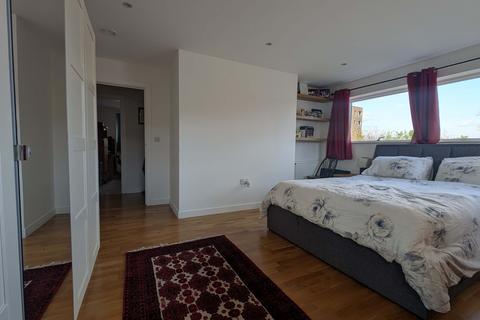 3 bedroom apartment for sale, at Bloore House, 6 Newberry Mews, London SW4