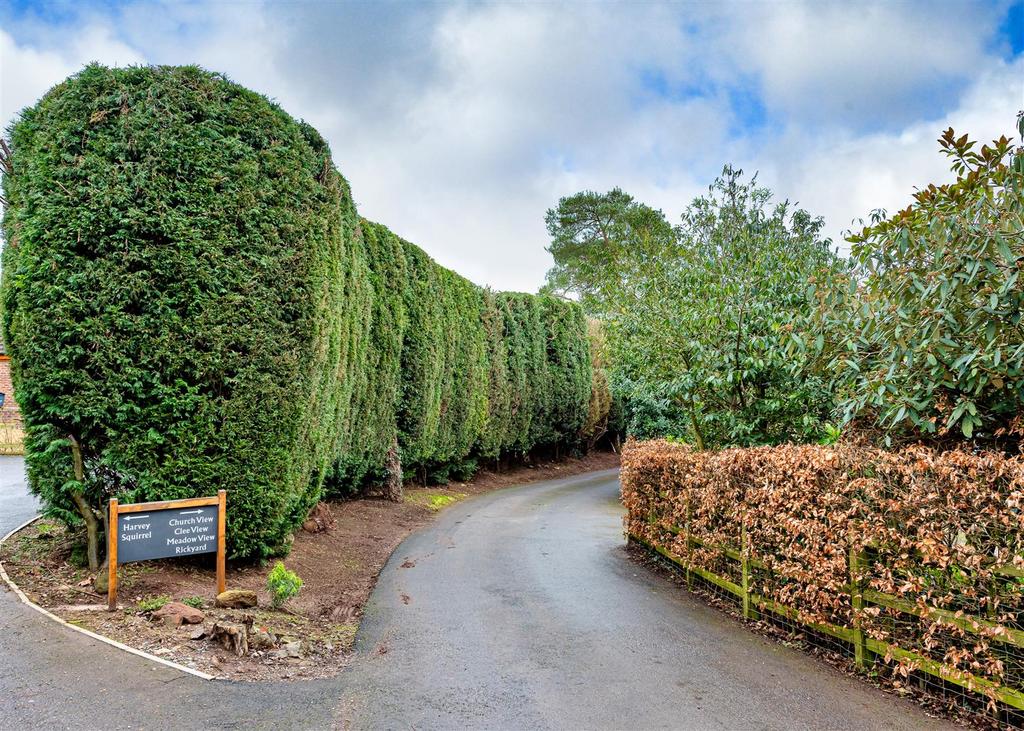 Clee View Barn-drive.jpg