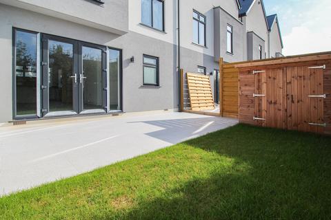 Les Bas Courtils Road, St Sampson's, Guernsey, GY2