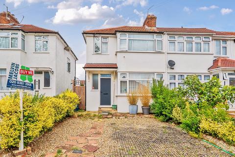 undefined, Gainsborough Gardens, Edgware, Greater London. HA8 5TB