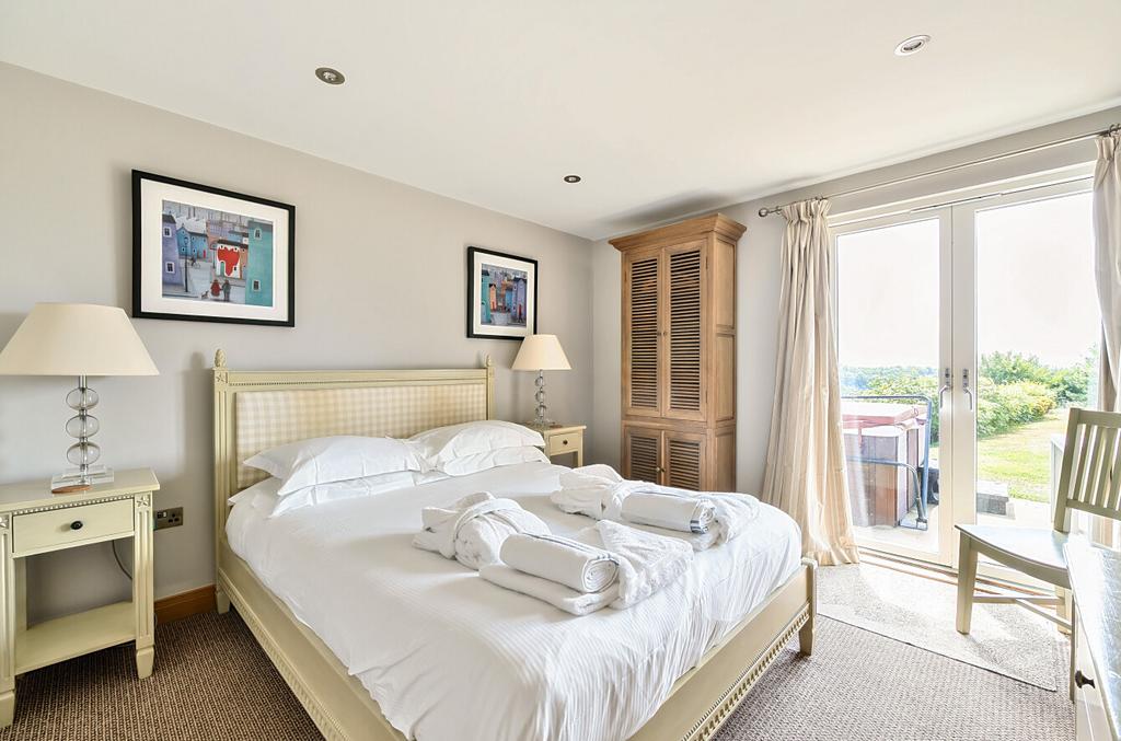 1326900 3 6877949...