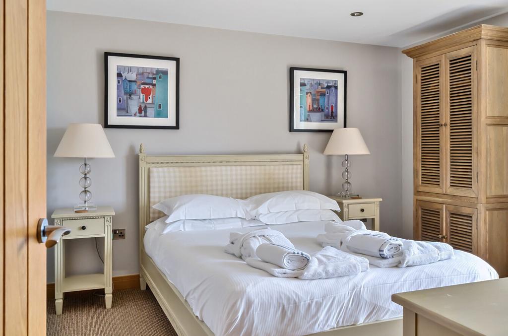 1326900 2 6877947...