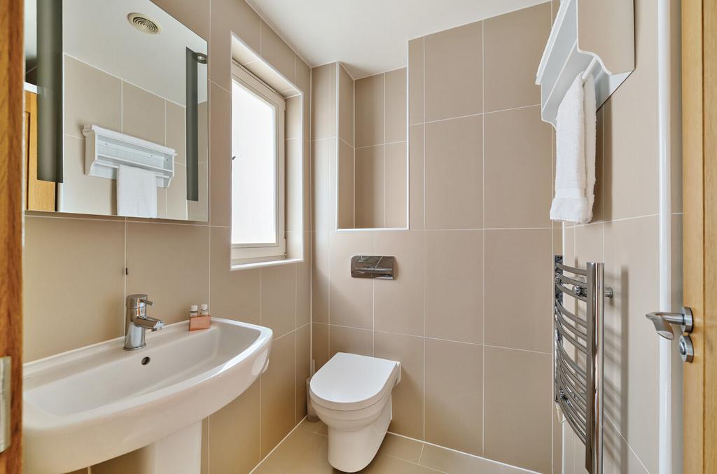 1326900 5 6877951...