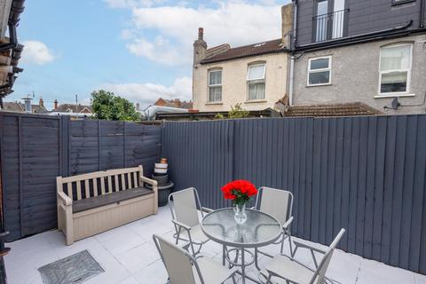 undefined, Luton Road, London E17