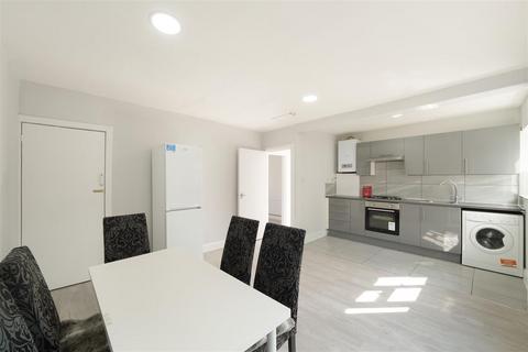 4 bedroom semi-detached house to rent, Warren Road, London NW2