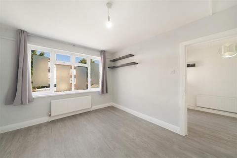 4 bedroom semi-detached house to rent, Warren Road, London NW2