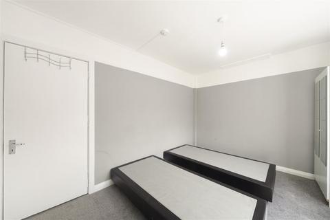 4 bedroom semi-detached house to rent, Warren Road, London NW2