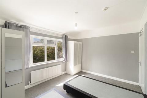 4 bedroom semi-detached house to rent, Warren Road, London NW2