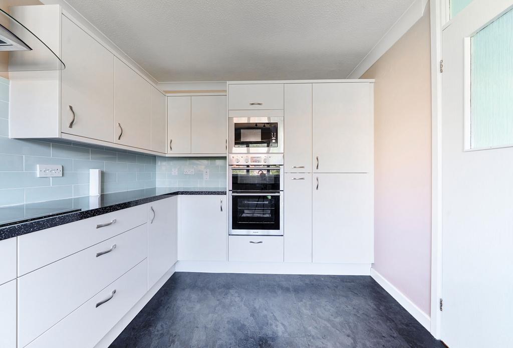 1321615-3-686d23d...