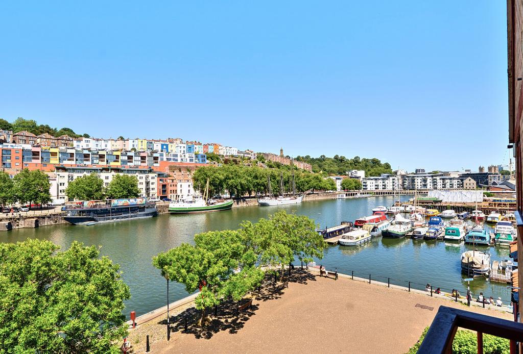 1321615-7-686d255...