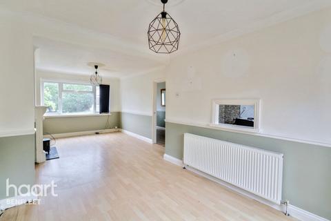 3 bedroom semi-detached house for sale, London Road, Benfleet