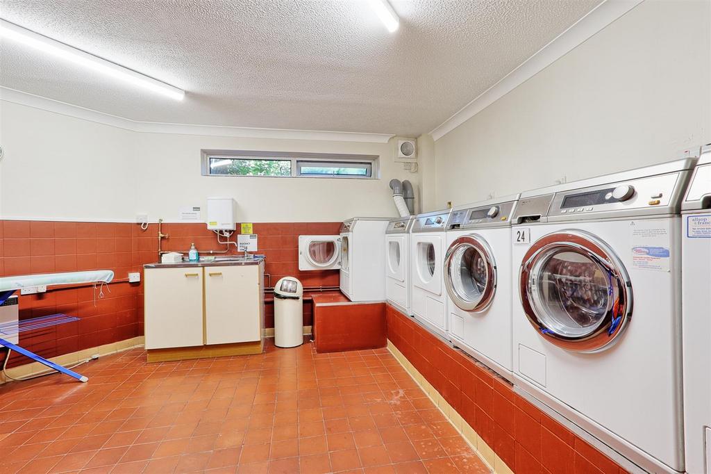 IMG 9469 70 71 easy HDR-interior3.jpg