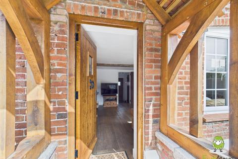 17 Vyne Road, Sherborne St John, Basingstoke, RG24 9HX