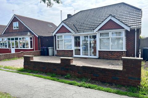 2 bedroom detached bungalow for sale, Burgh Road, Skegness PE25