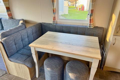 3 bedroom park home for sale, Carlton Meres Holiday Park
