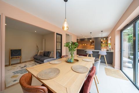 27 Brook Lane, Berkhamsted, HP4 1SX