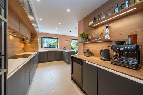 27 Brook Lane, Berkhamsted, HP4 1SX