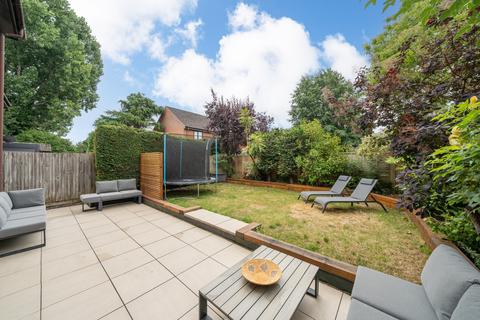 27 Brook Lane, Berkhamsted, HP4 1SX