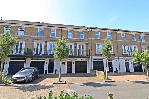 32 Whitstone Lane, Beckenham, BR3 3FZ