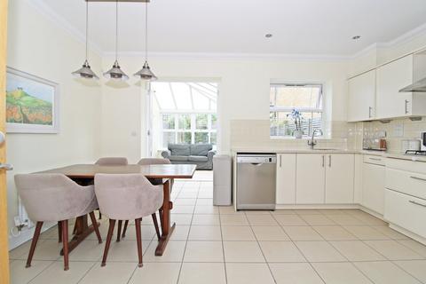 32 Whitstone Lane, Beckenham, BR3 3FZ