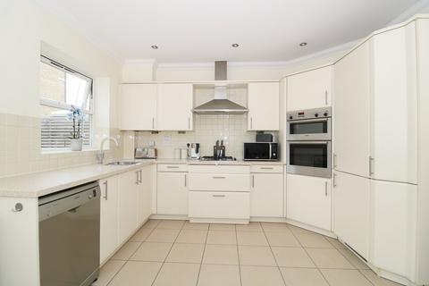 32 Whitstone Lane, Beckenham, BR3 3FZ