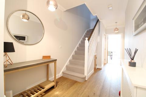 32 Whitstone Lane, Beckenham, BR3 3FZ