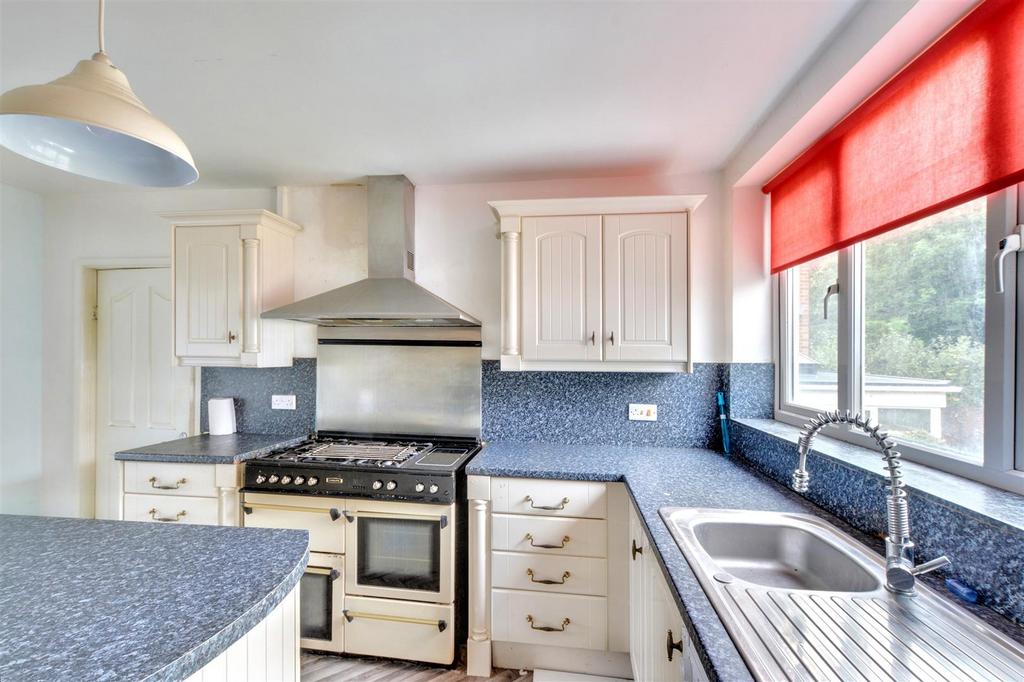Kitchen 2.jpeg