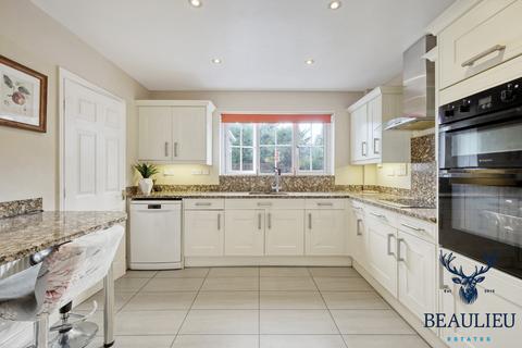 4 Clevedon Close, Great Notley, Braintree, CM77 7YT