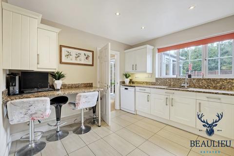 4 Clevedon Close, Great Notley, Braintree, CM77 7YT