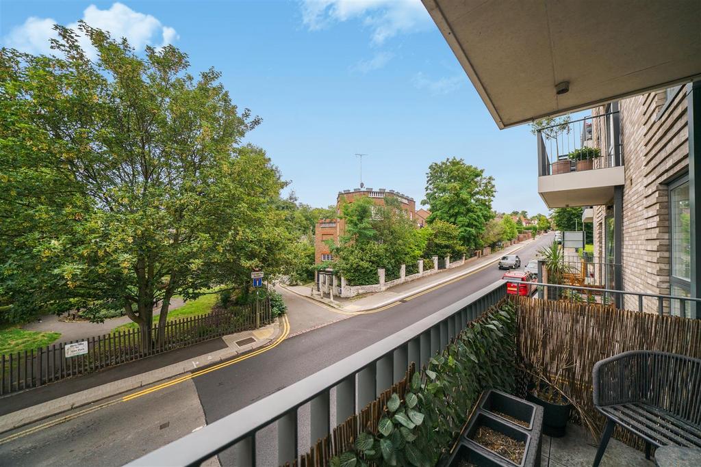 Flat 6, Raphis Court - 61 DJg8re Kn Qu BXTu Cp4p.jpg