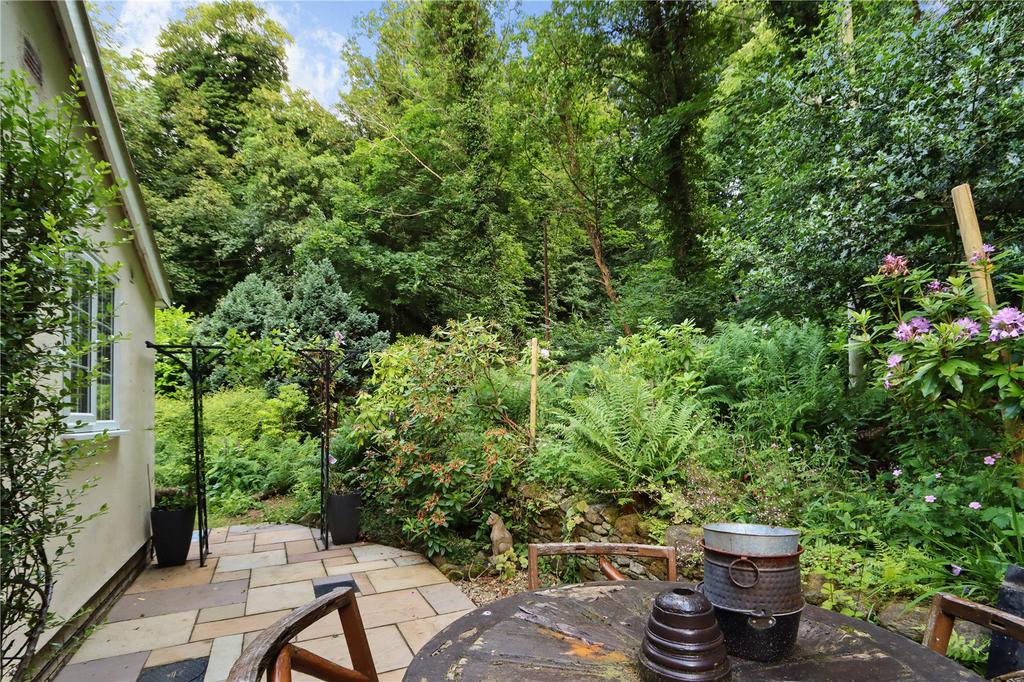 Side Garden/Patio