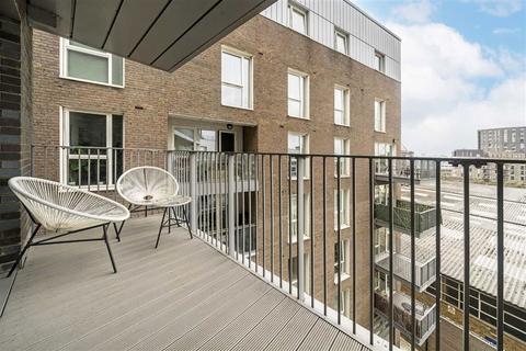 3 bedroom flat for sale, Cofferdam Way, London SE8