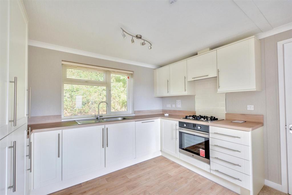 Kitchen 2.jpeg